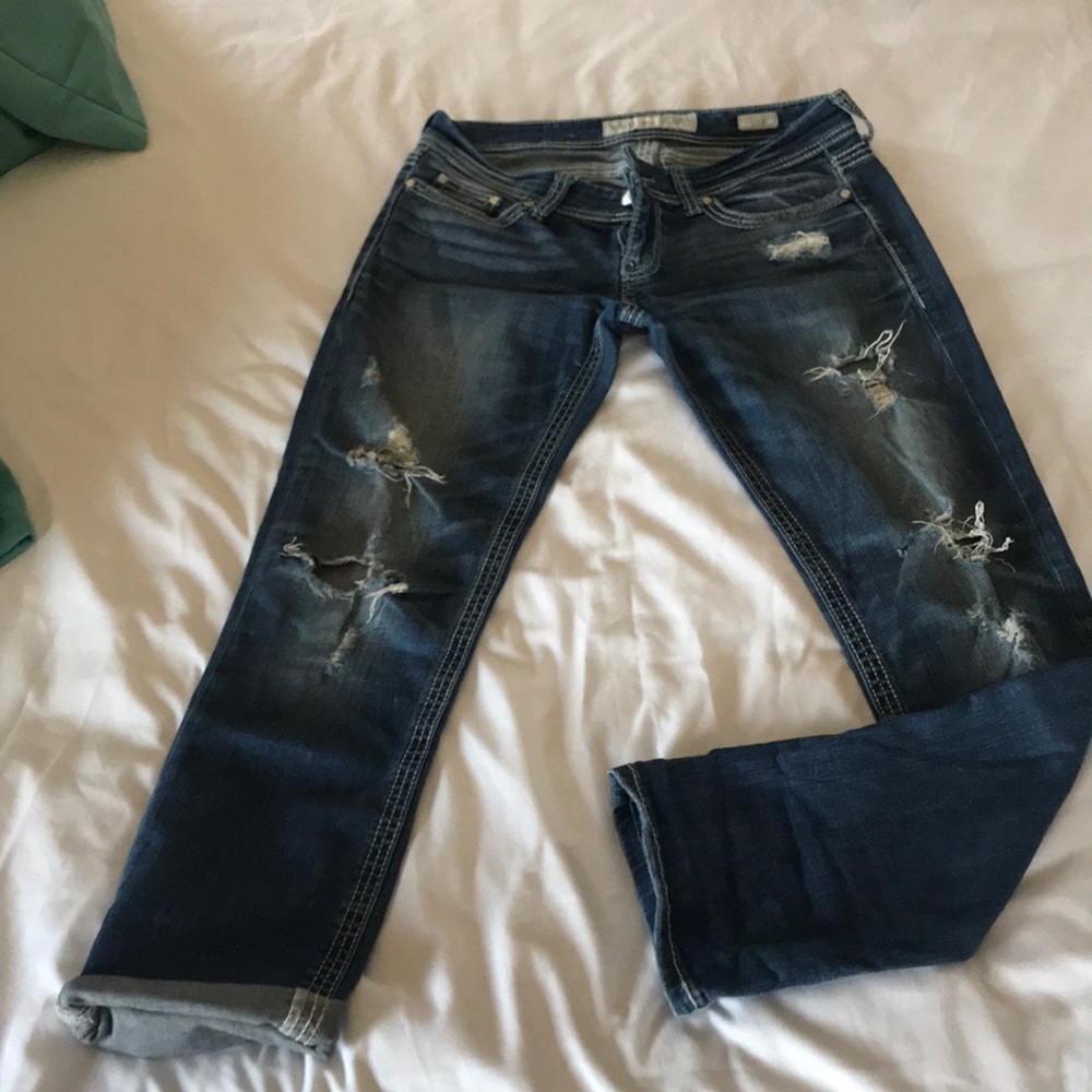 BUCKLE Stella Super cute straight leg jeans.